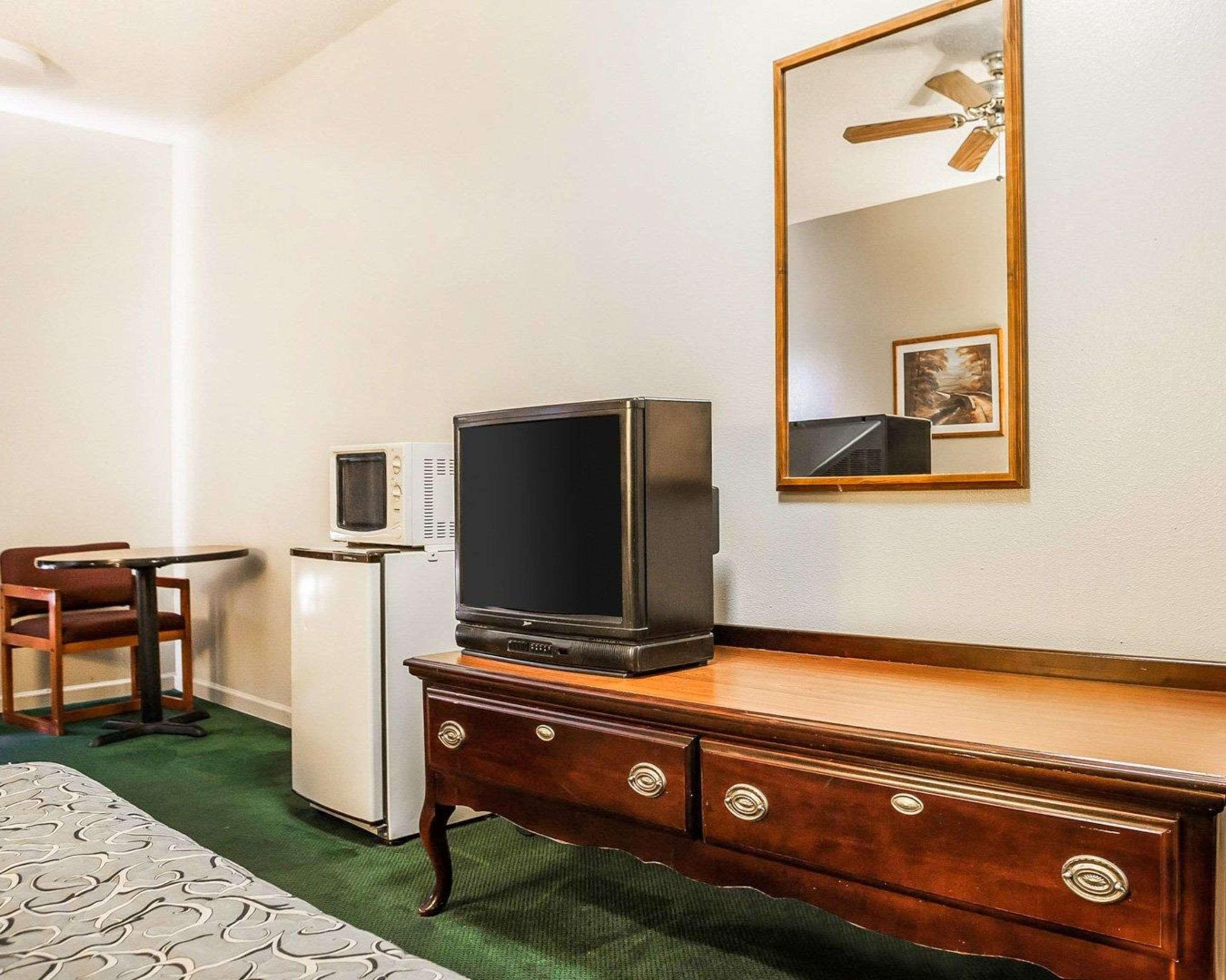 Econo Lodge Inn & Suites Granite City Εξωτερικό φωτογραφία