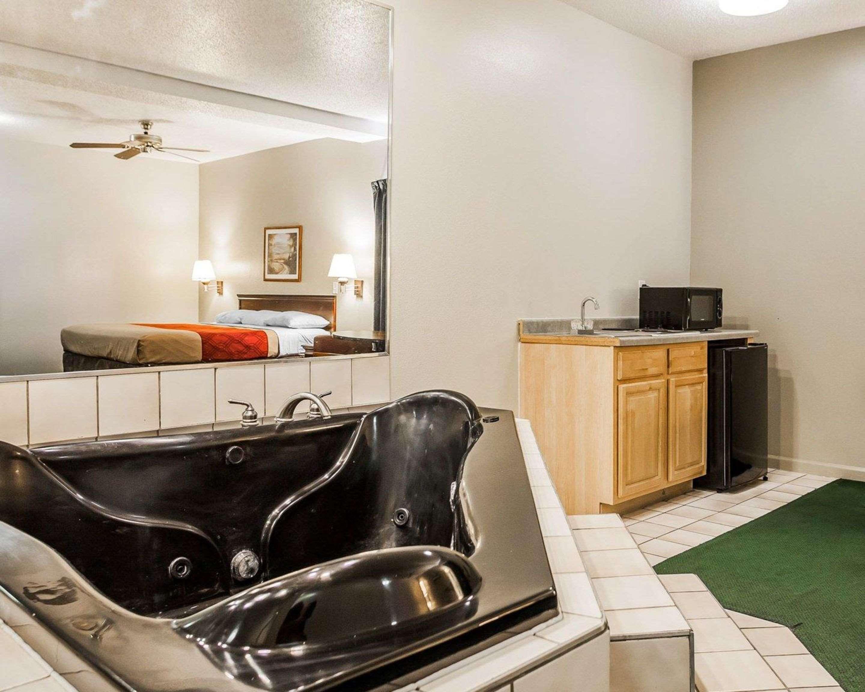 Econo Lodge Inn & Suites Granite City Εξωτερικό φωτογραφία